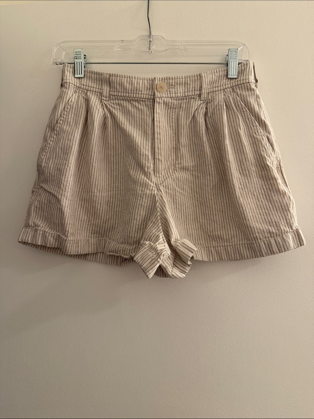 Uniqlo Cream/Beige Striped Women's Linen Shorts -Size Small 26-27